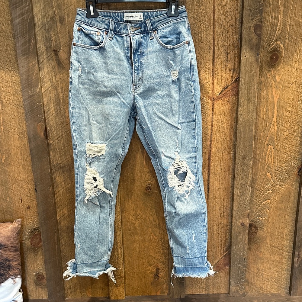 Abercrombie & Fitch Light Blue Highrise Mom Distressed Cropped Jeans